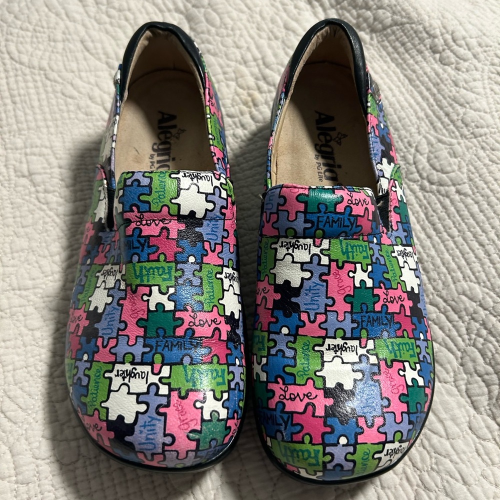 Alegria Clogs. Size 37- 7-7.5. Autism pattern